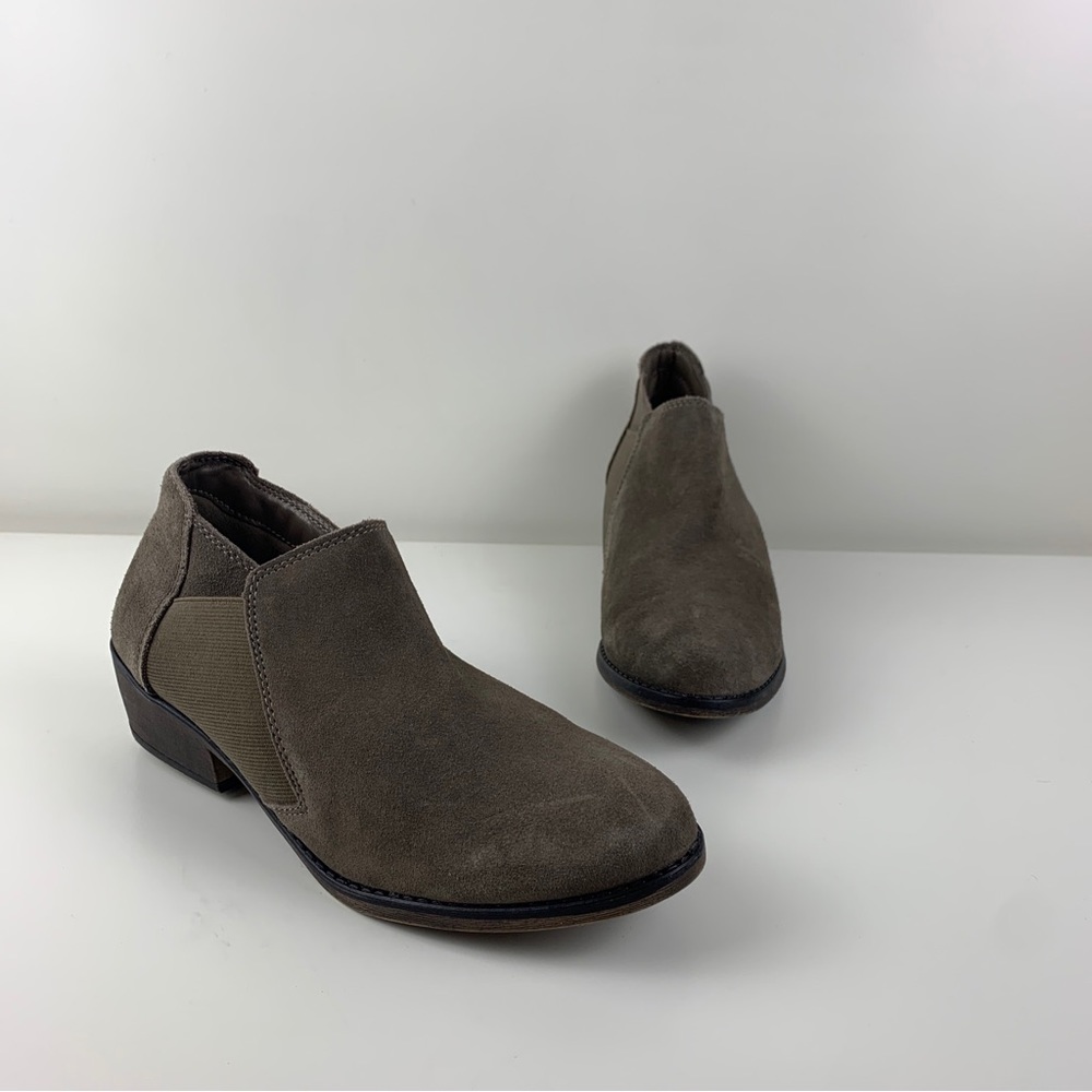 Vintage 7 Eight JAZLYN Taupe Suede Round Toe Slip On Booties Women’s Size 8M